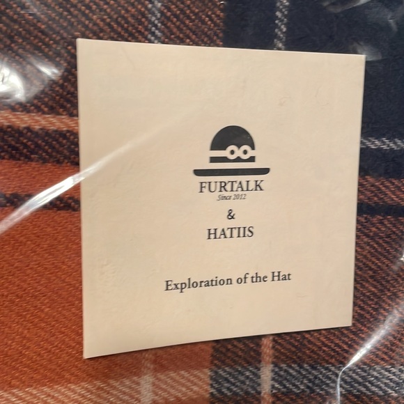 ⭐️Host Pick⭐️ Furtalk & Hatiis tartan plaid scarf NIB - Picture 5 of 7